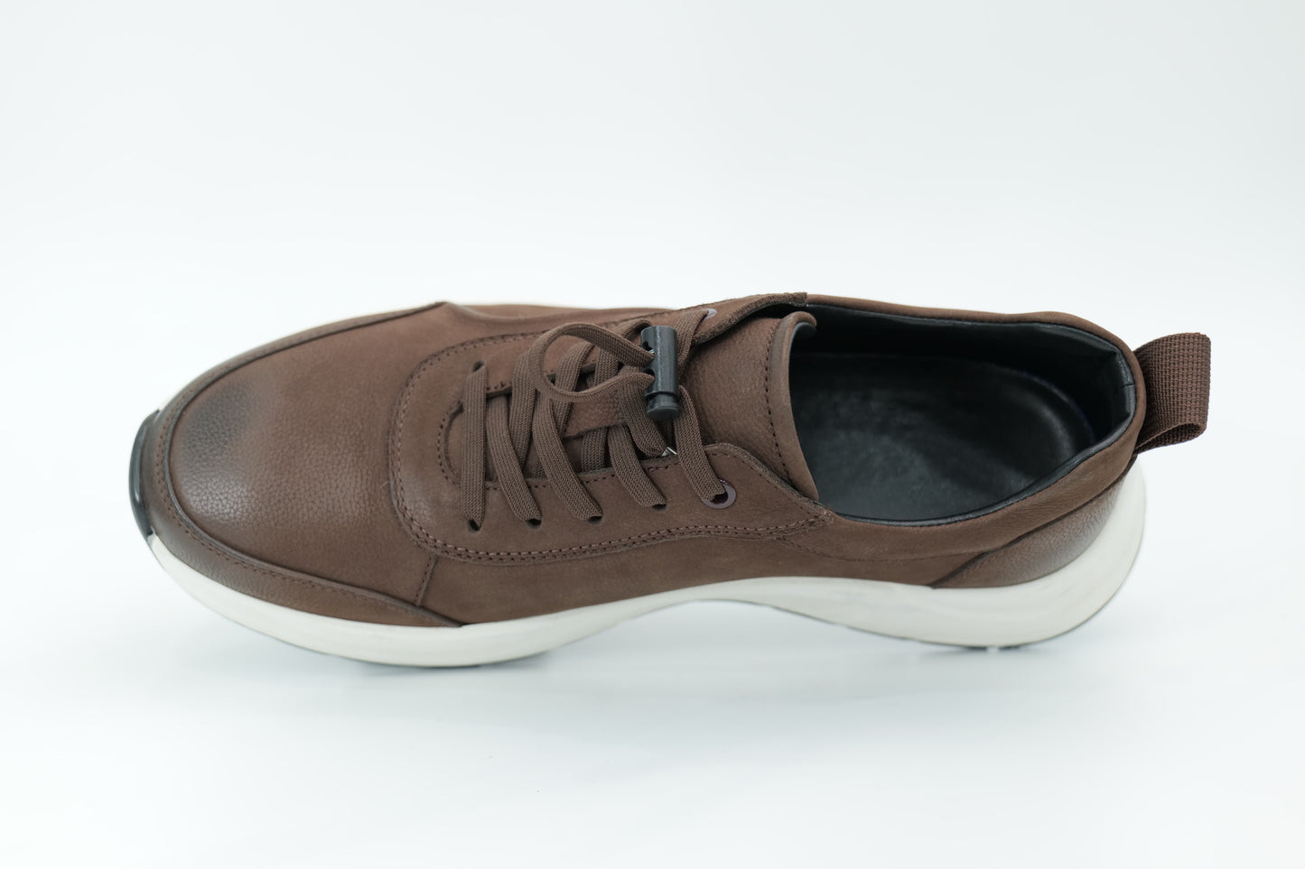Sports shoes