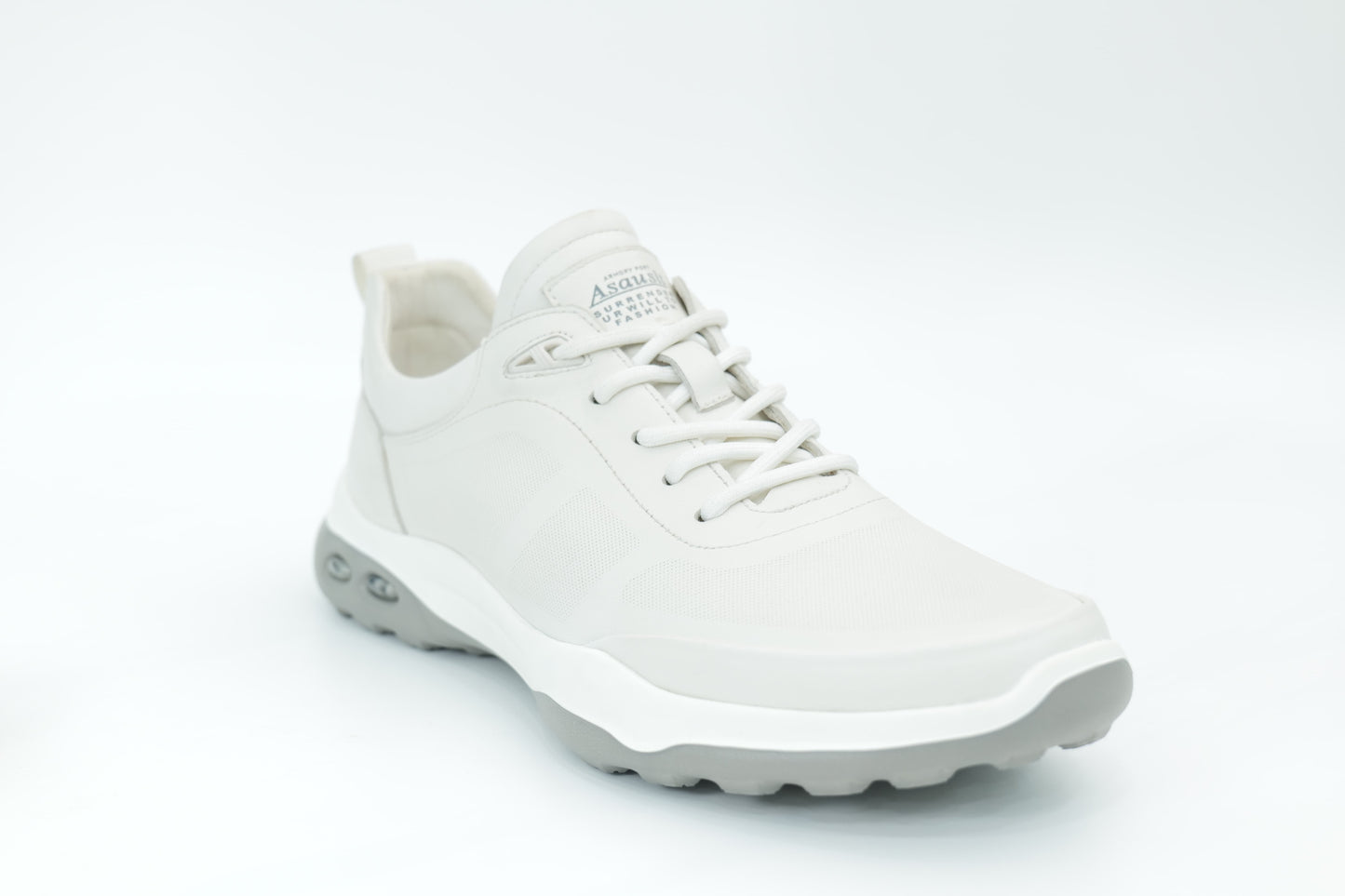 Sports shoes