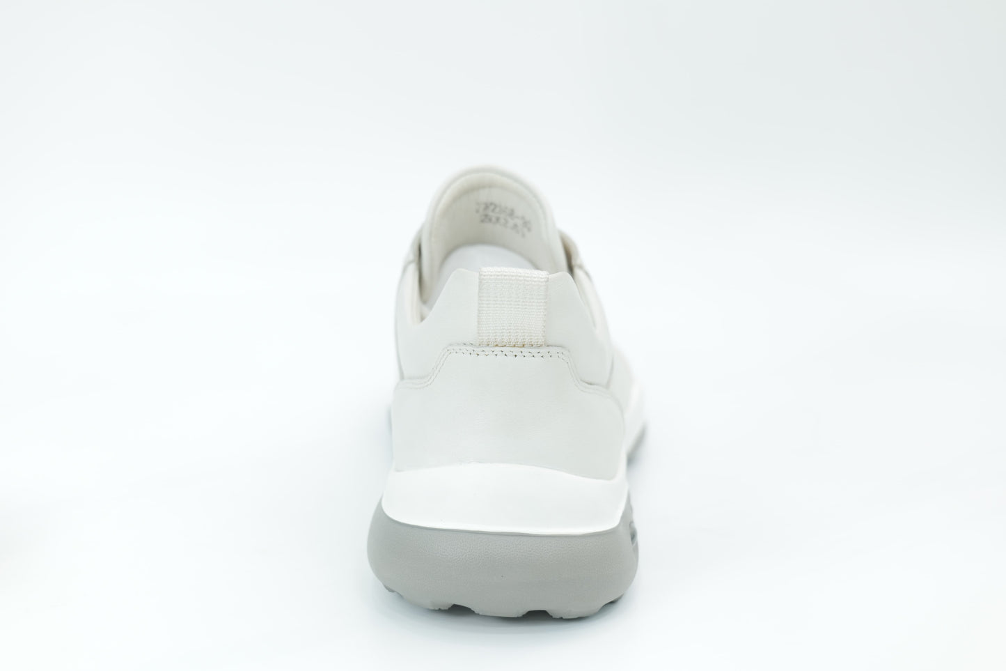 Sports shoes