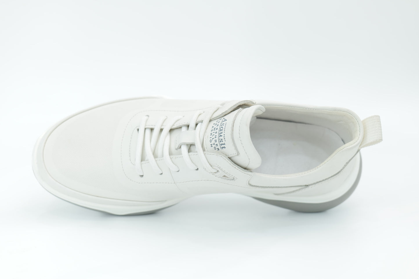 Sports shoes