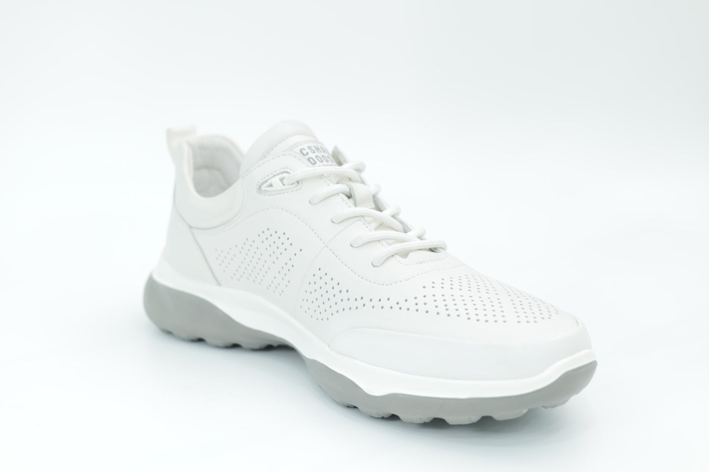 Sports shoes
