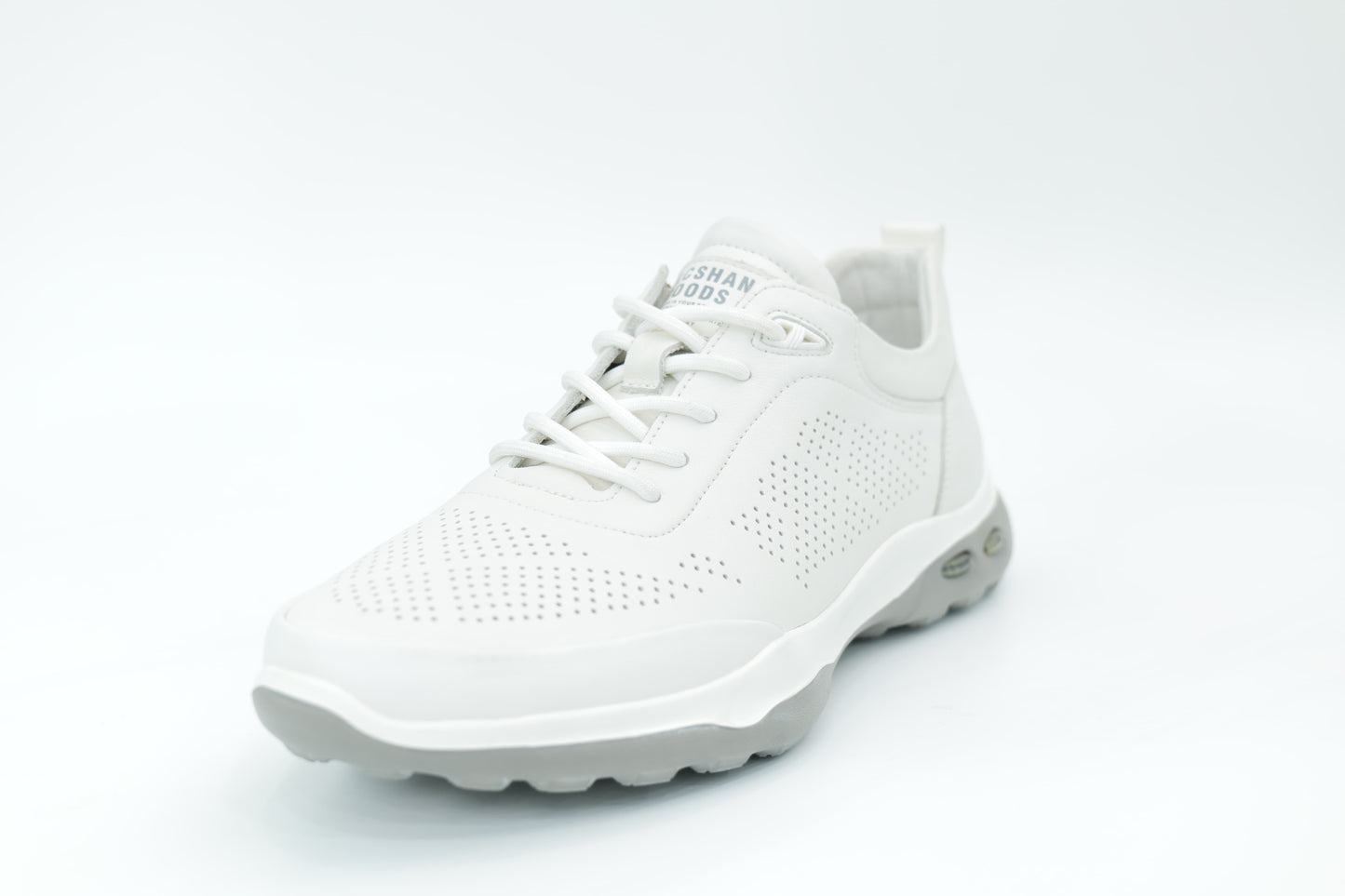 Sports shoes