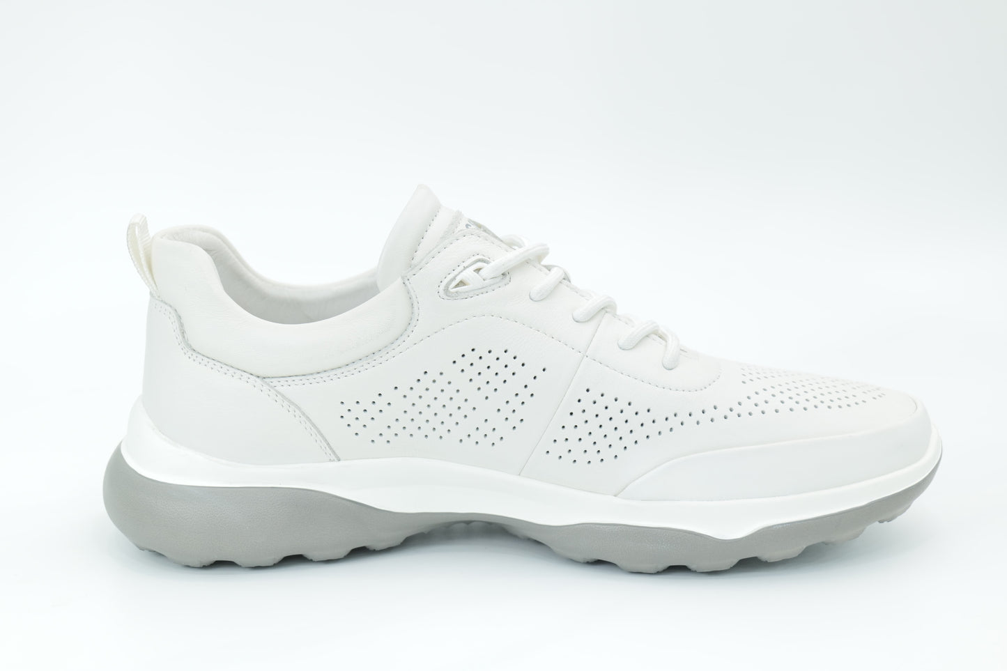 Sports shoes