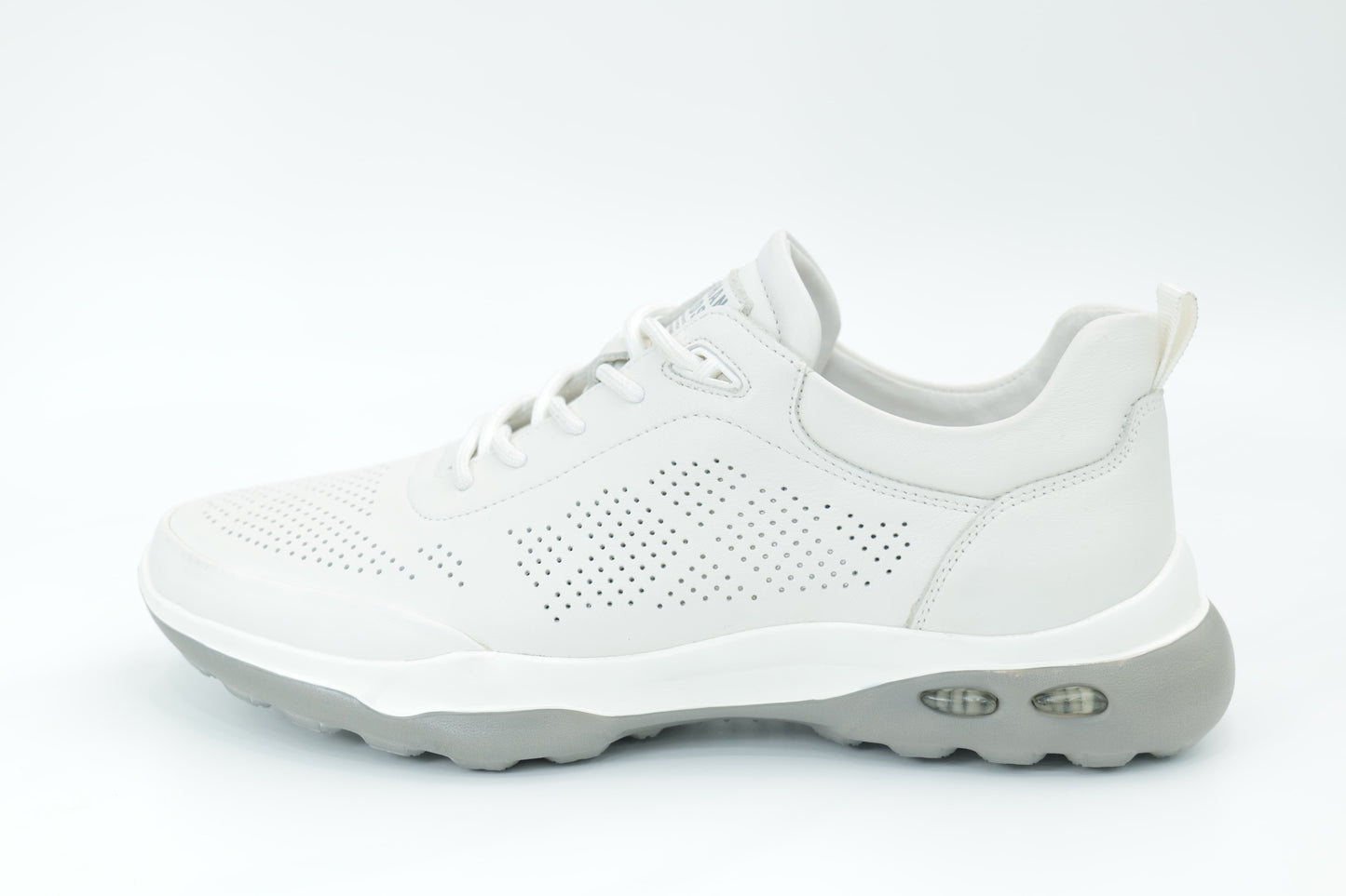 Sports shoes