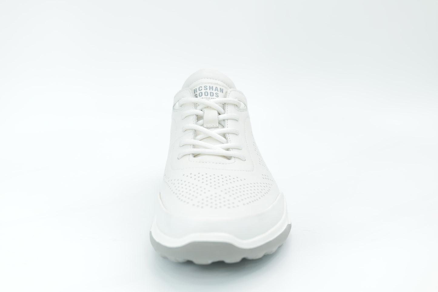 Sports shoes