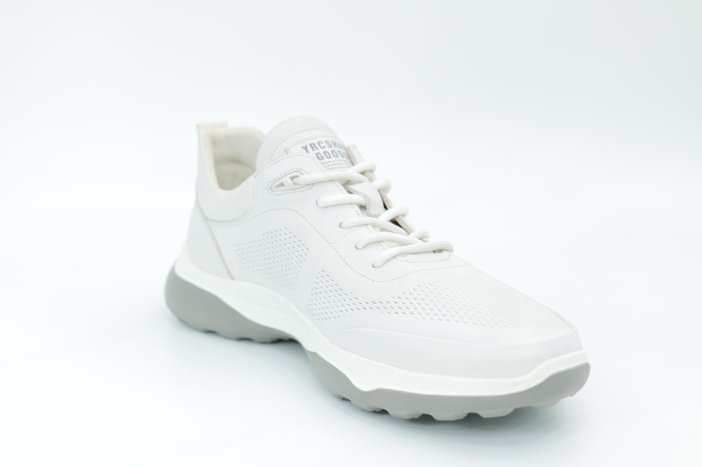 Sports shoes