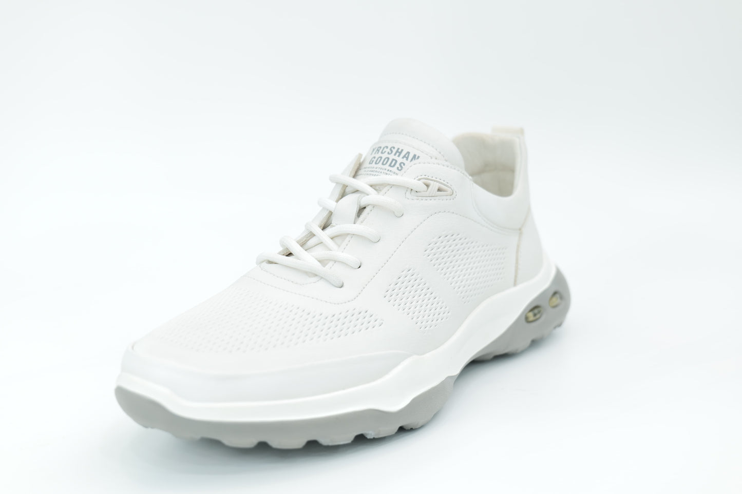 Sports shoes