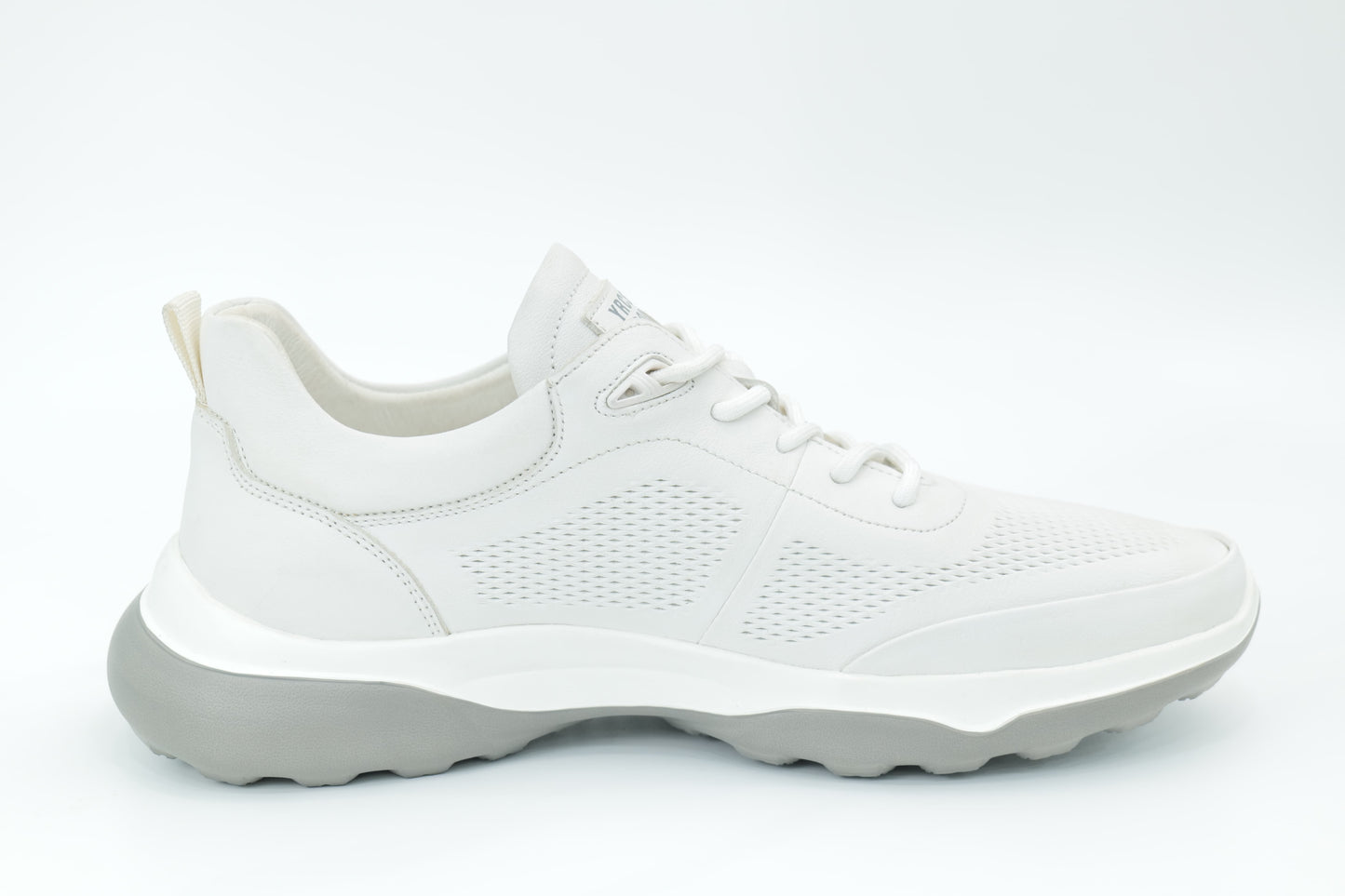 Sports shoes