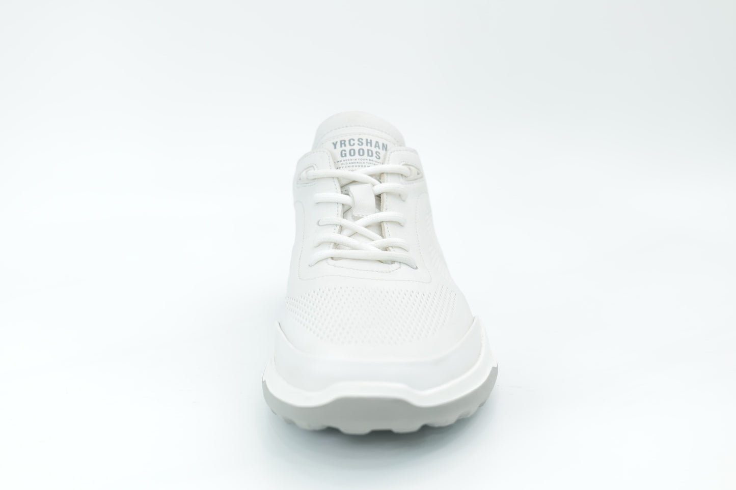 Sports shoes