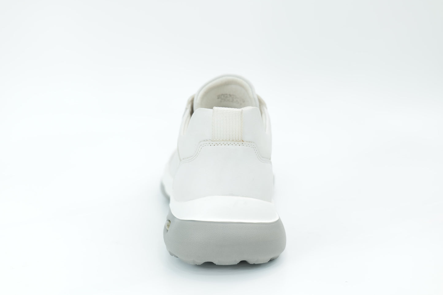 Sports shoes