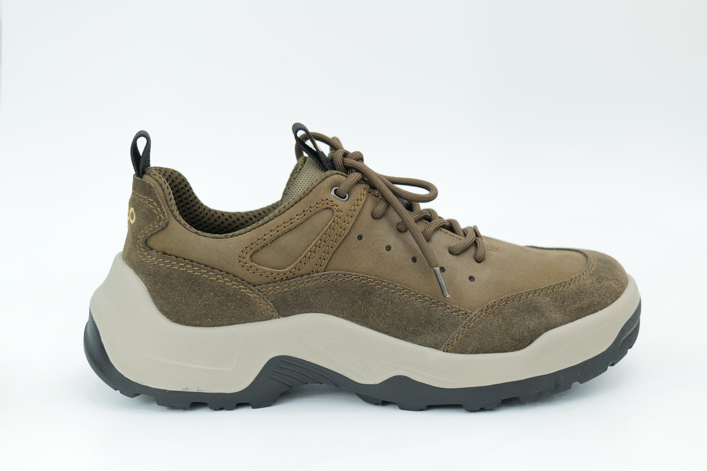 Sports shoes