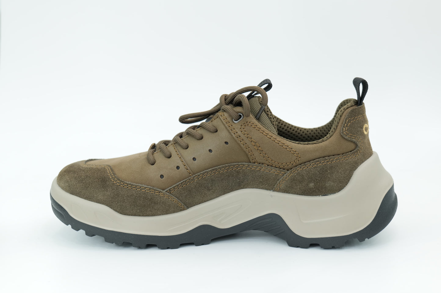 Sports shoes