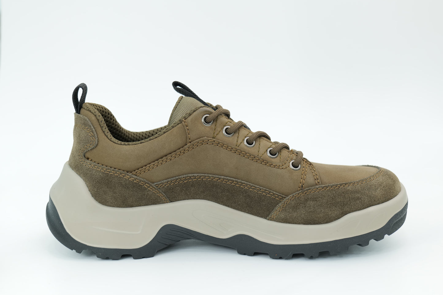 Sports shoes
