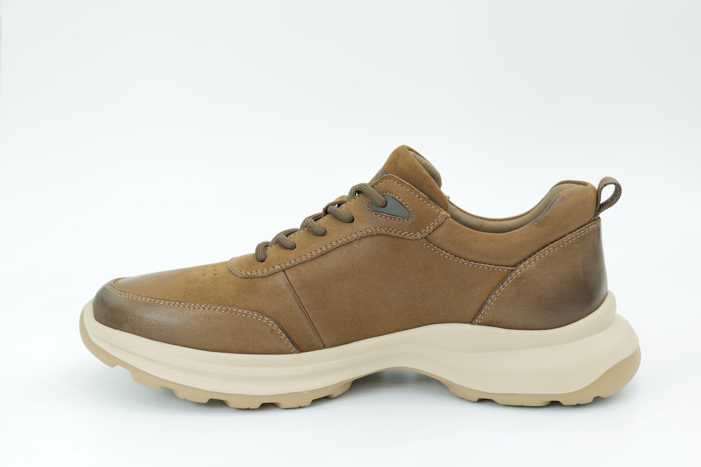 Sports shoes