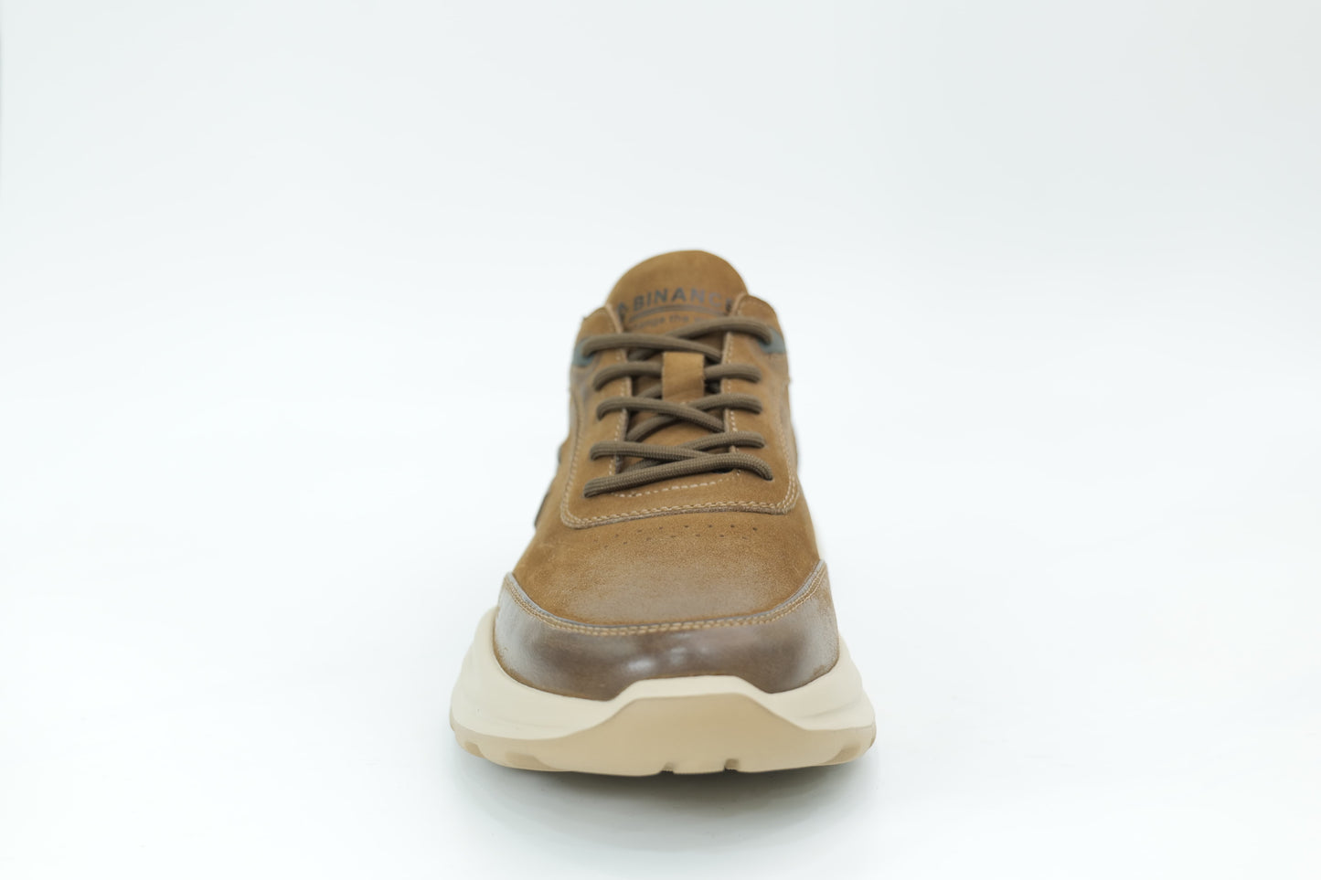 Sports shoes