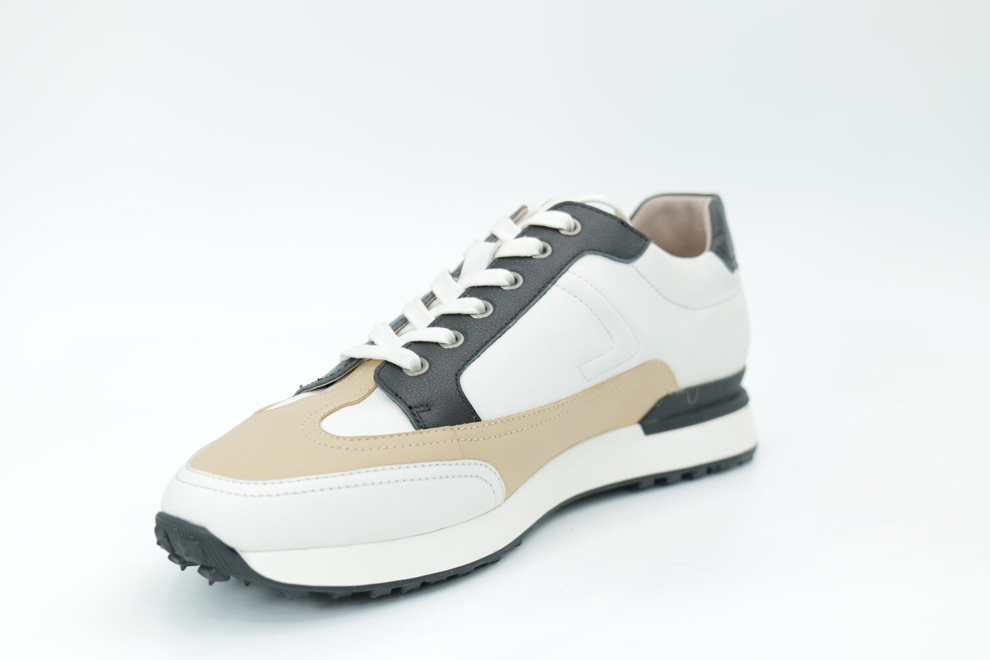 Sports shoes