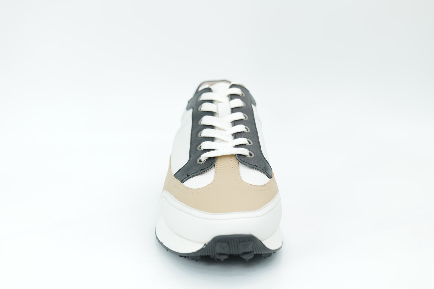 Sports shoes