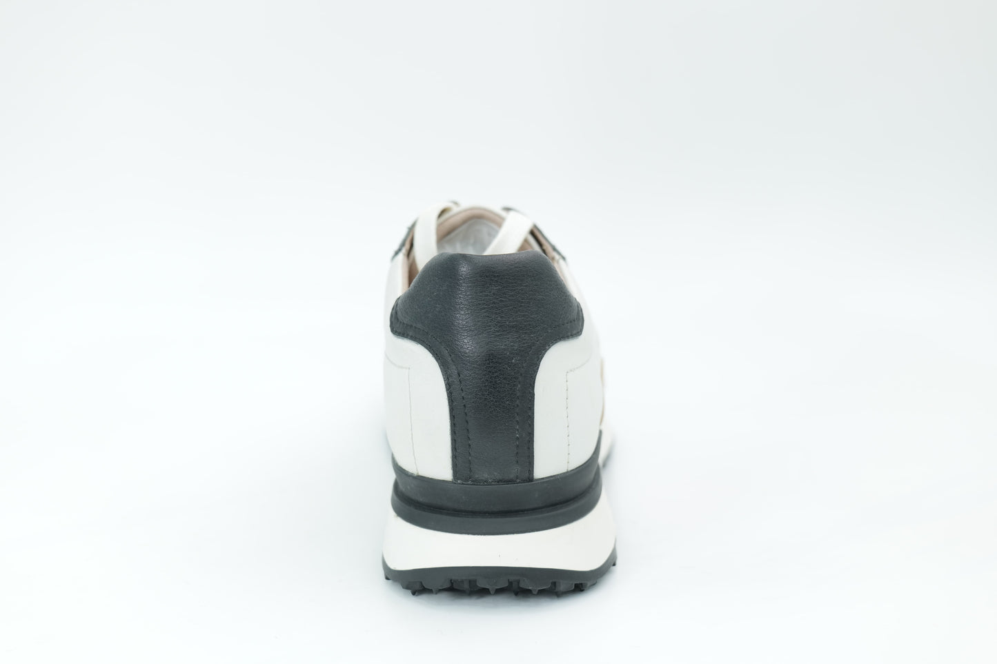 Sports shoes
