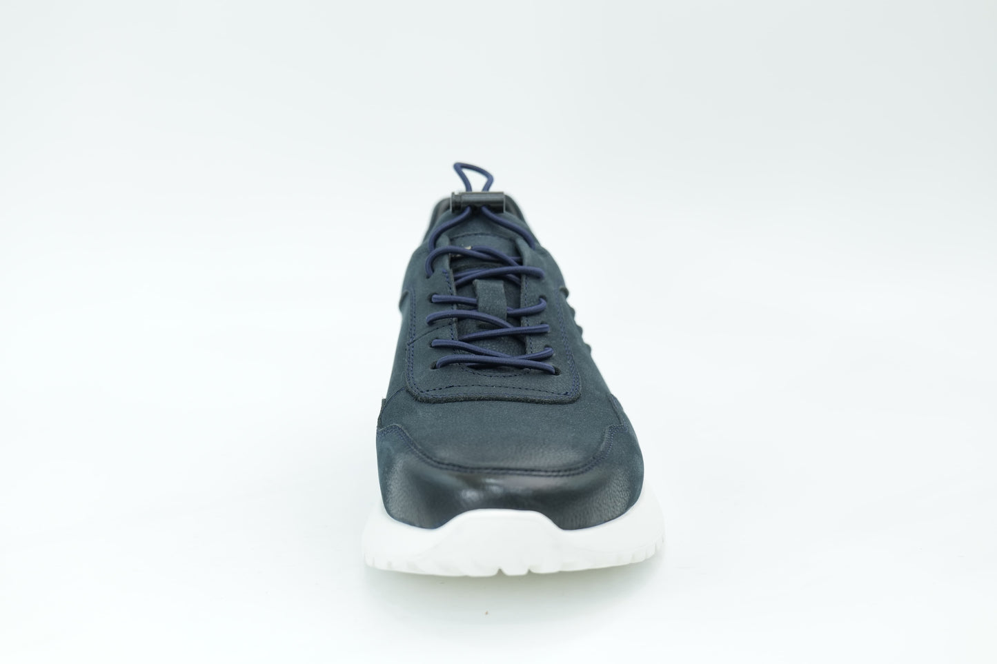 Sports shoes