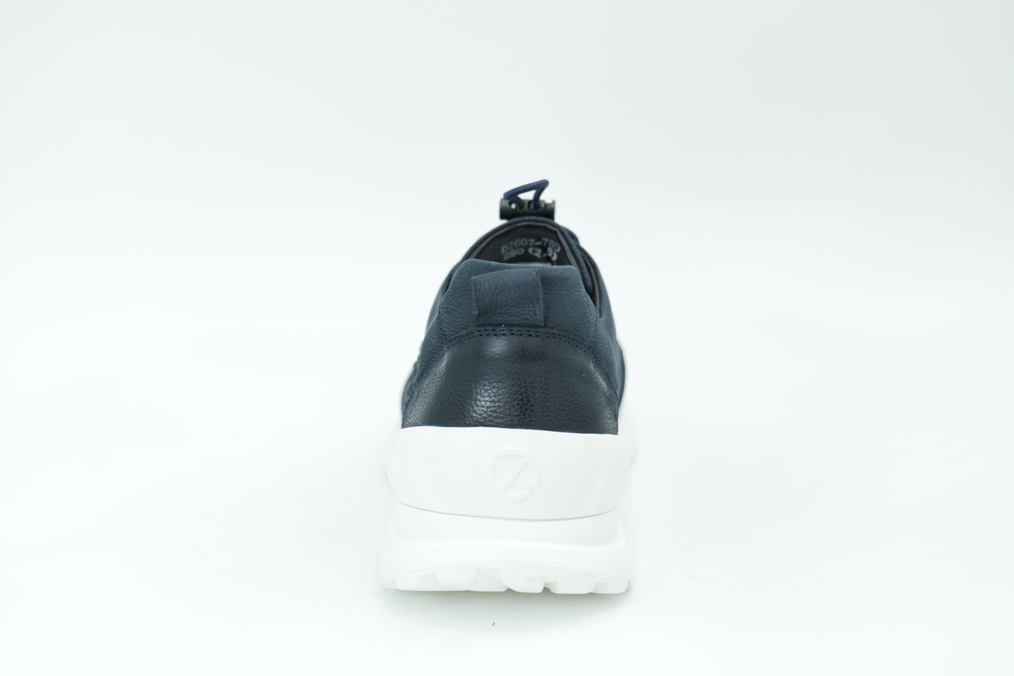 Sports shoes