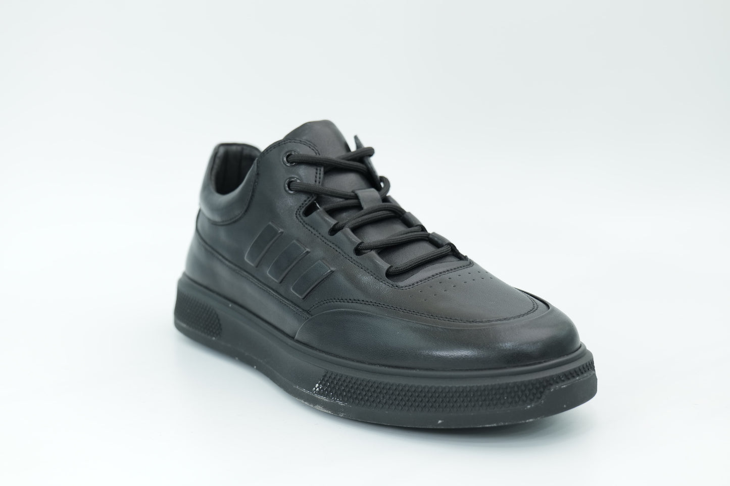 Sports shoes