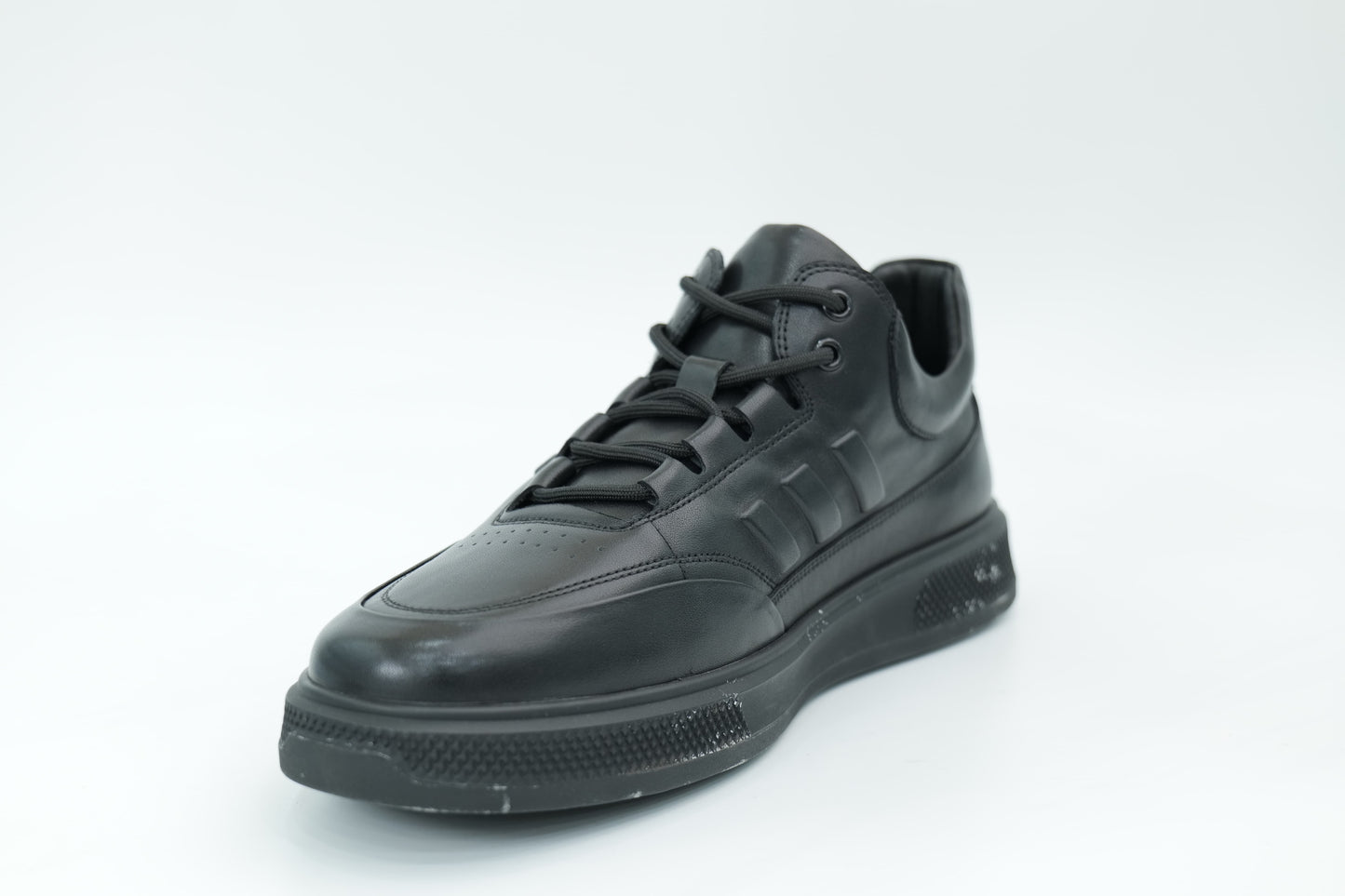 Sports shoes