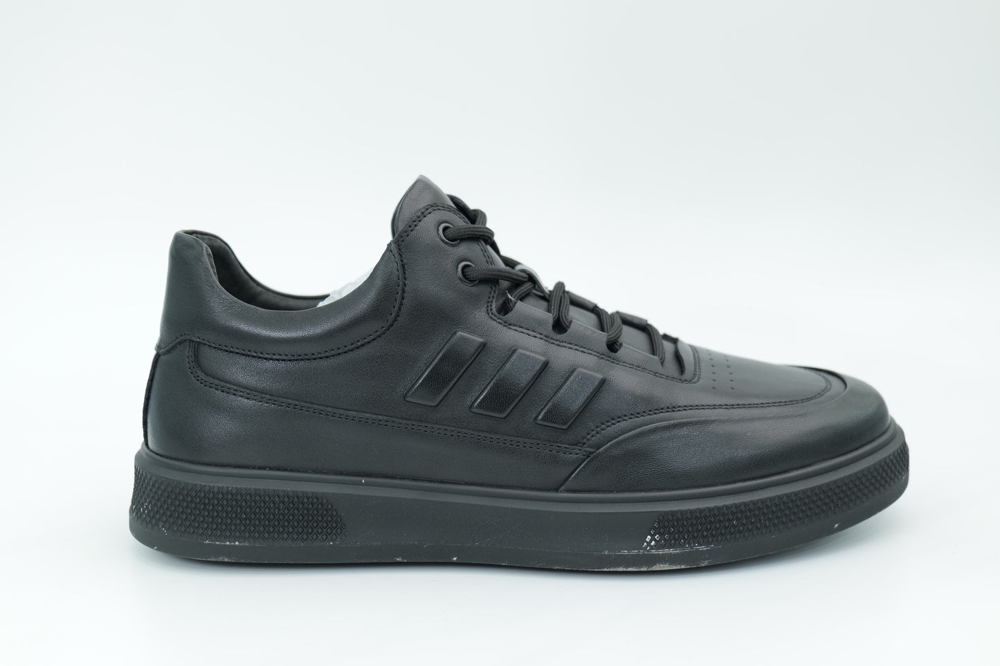 Sports shoes