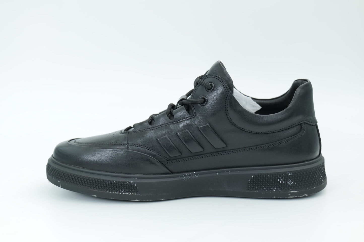 Sports shoes