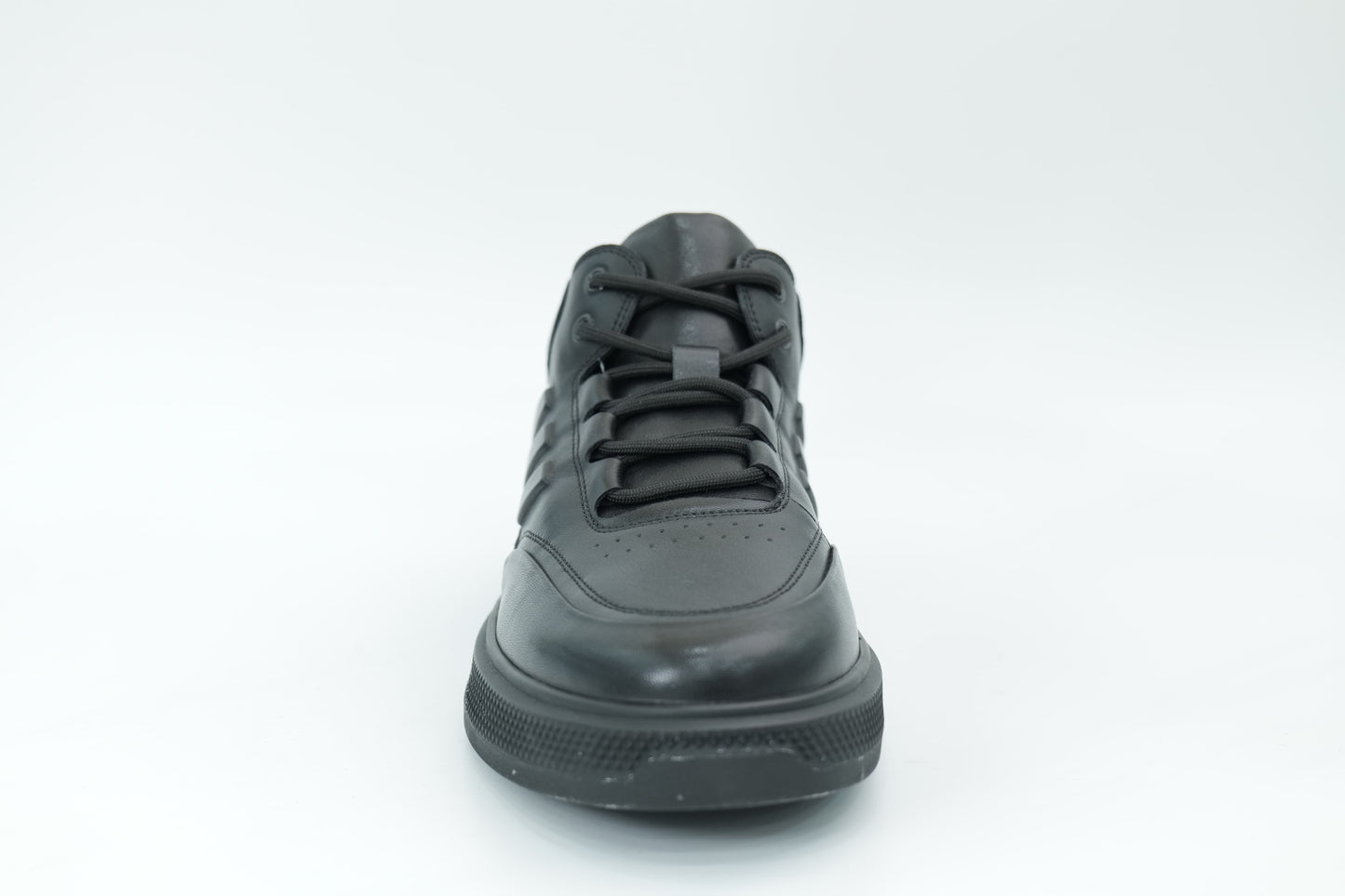 Sports shoes