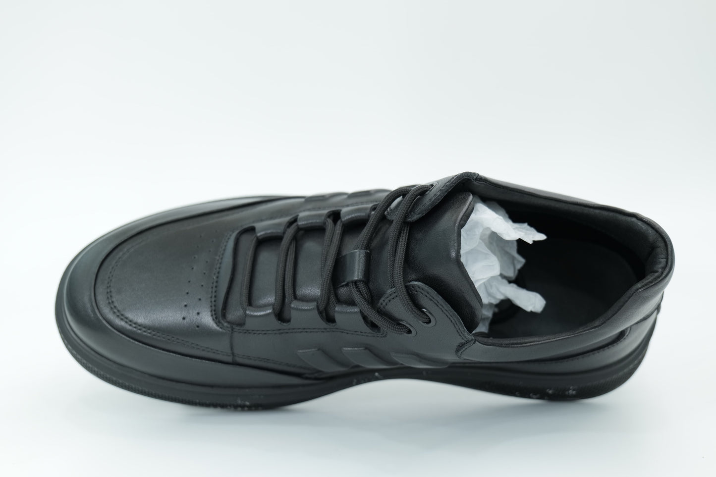 Sports shoes