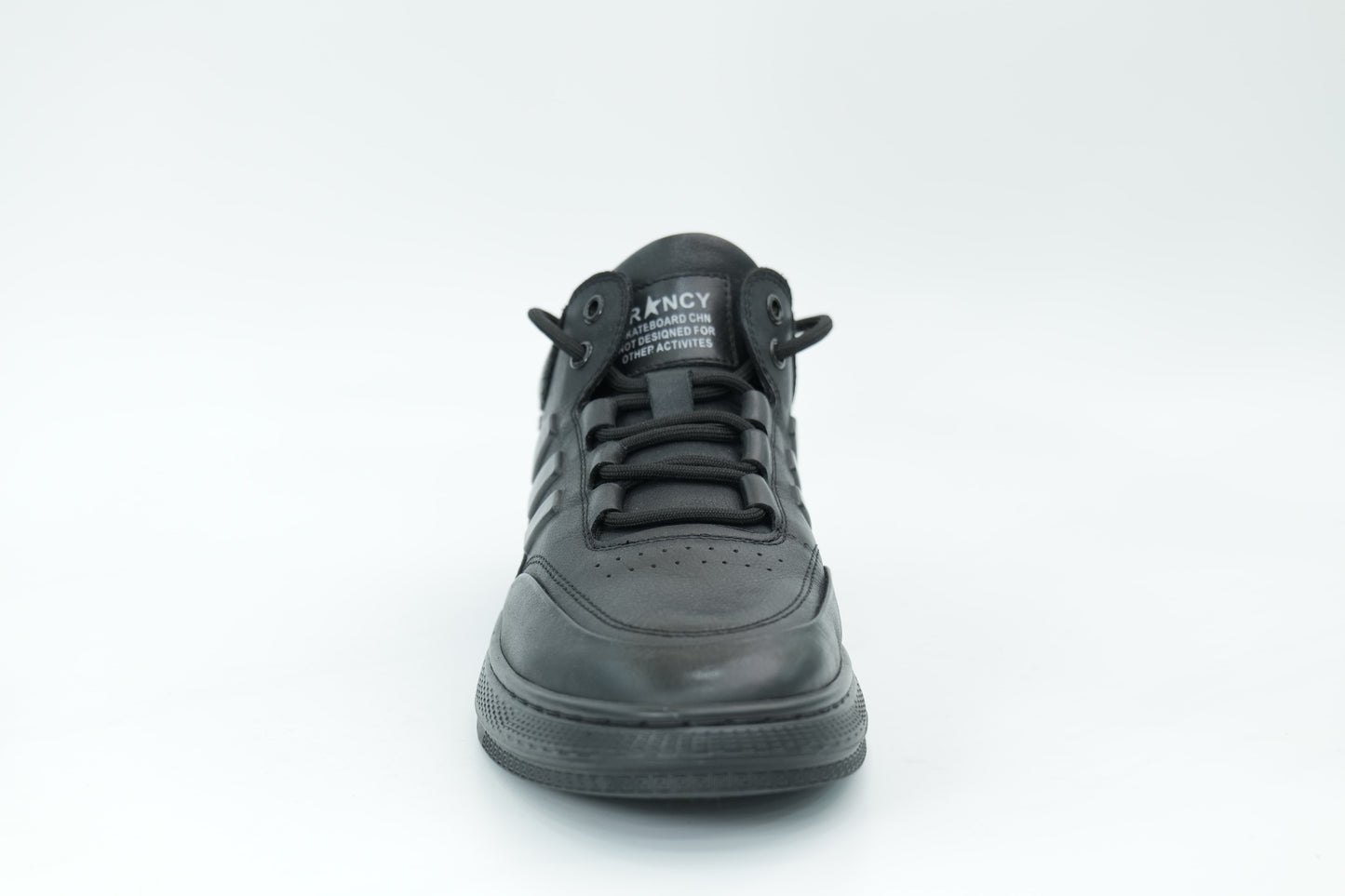 Sports shoes