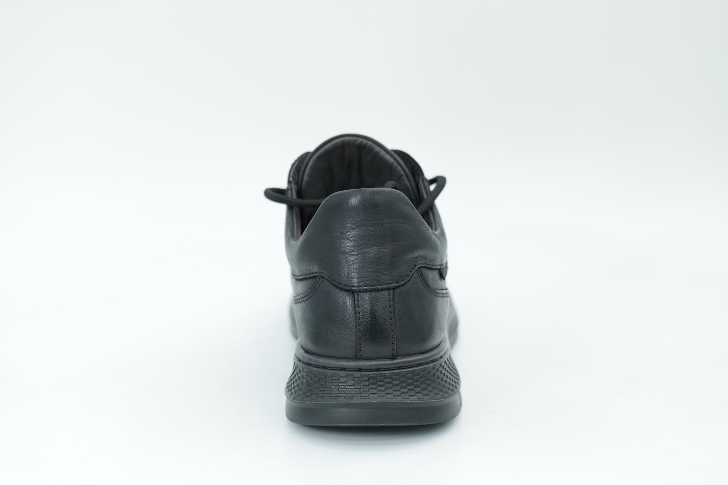Sports shoes