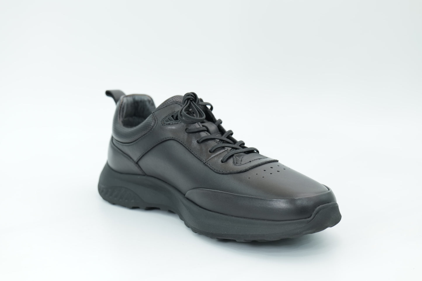 Sports shoes