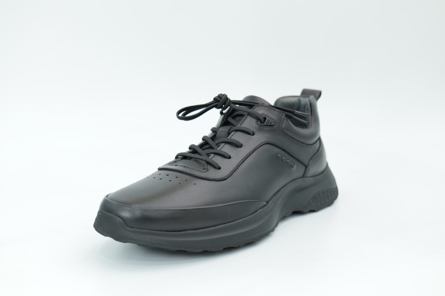 Sports shoes