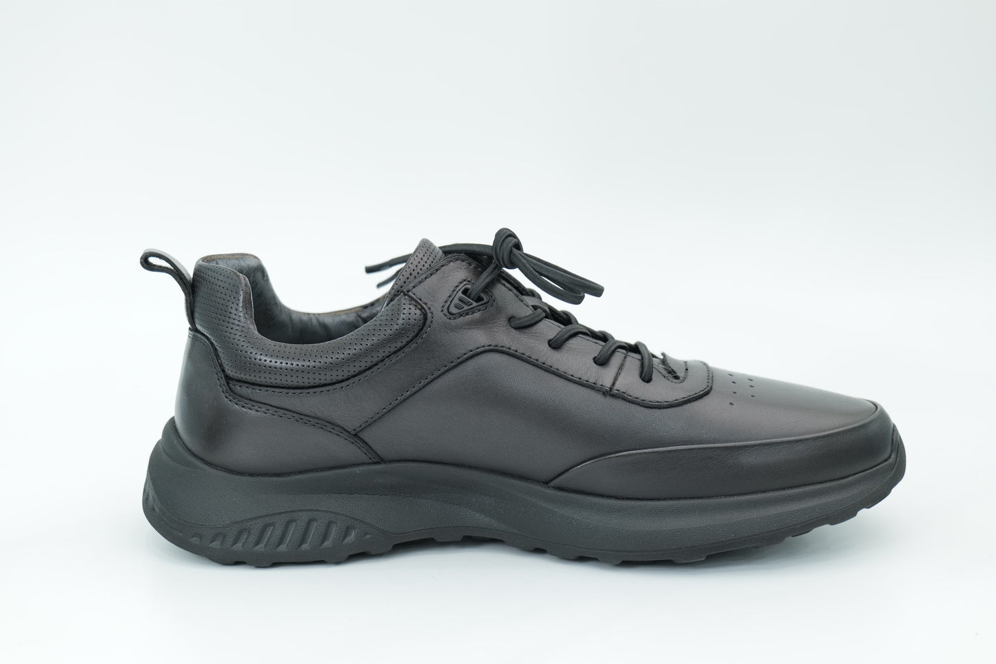 Sports shoes