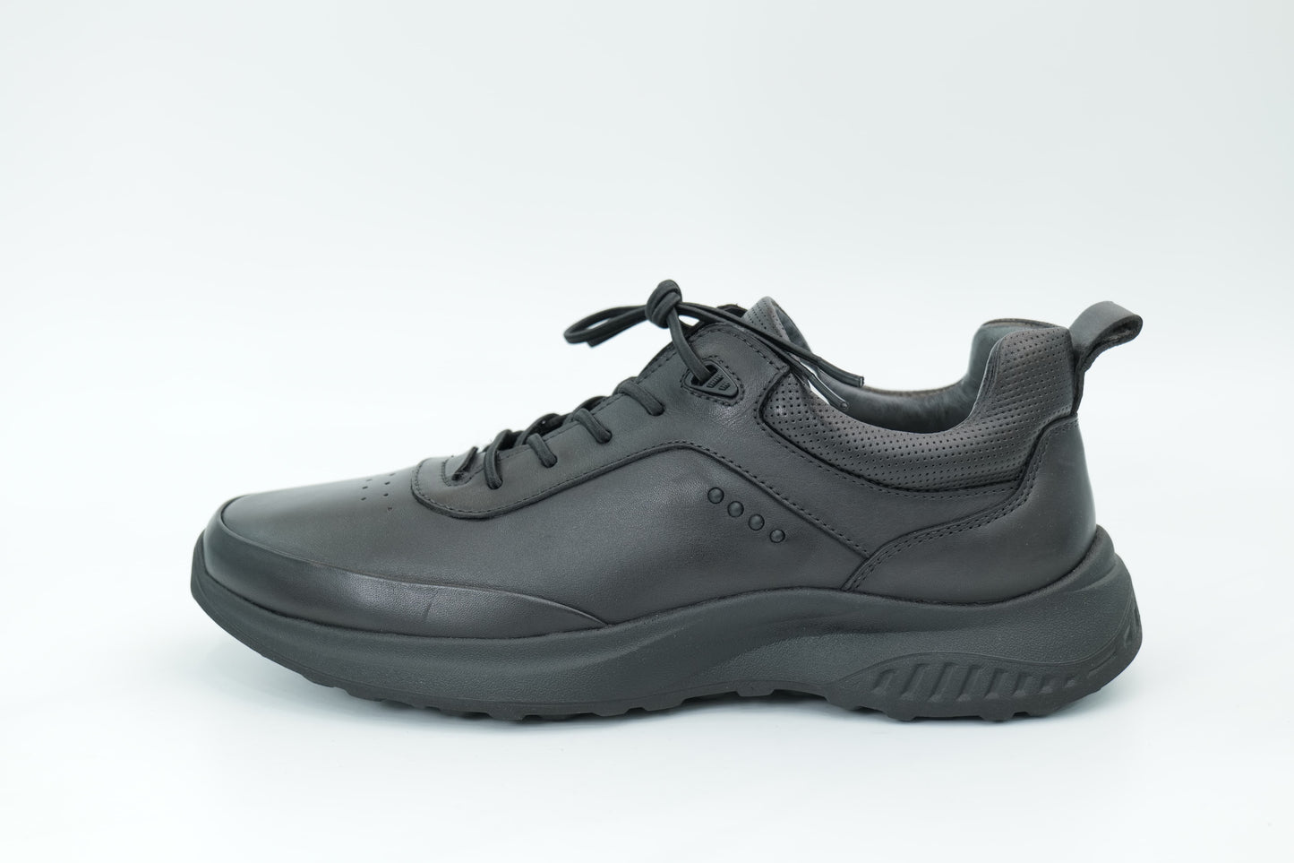Sports shoes