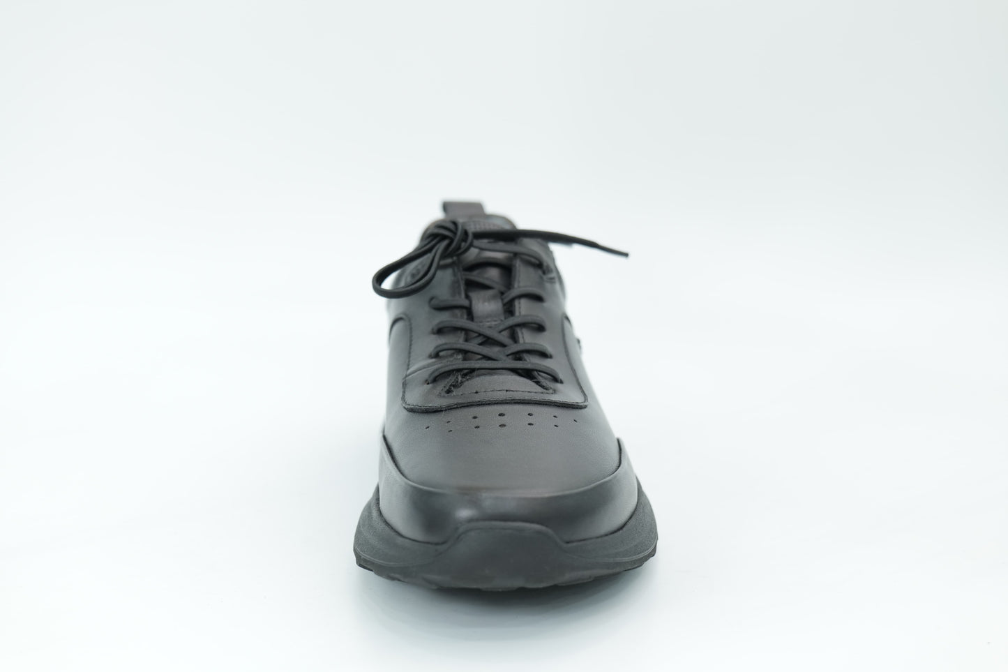 Sports shoes