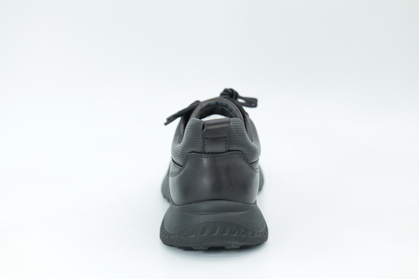 Sports shoes