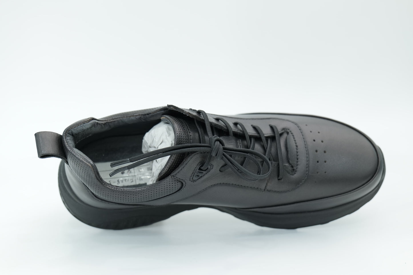 Sports shoes