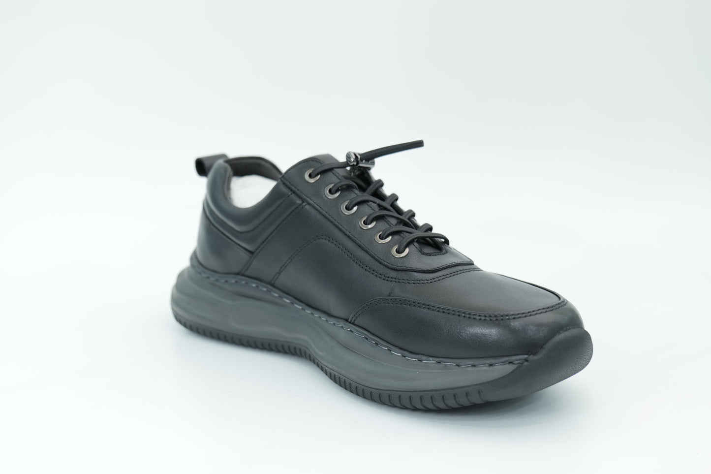 Sports shoes