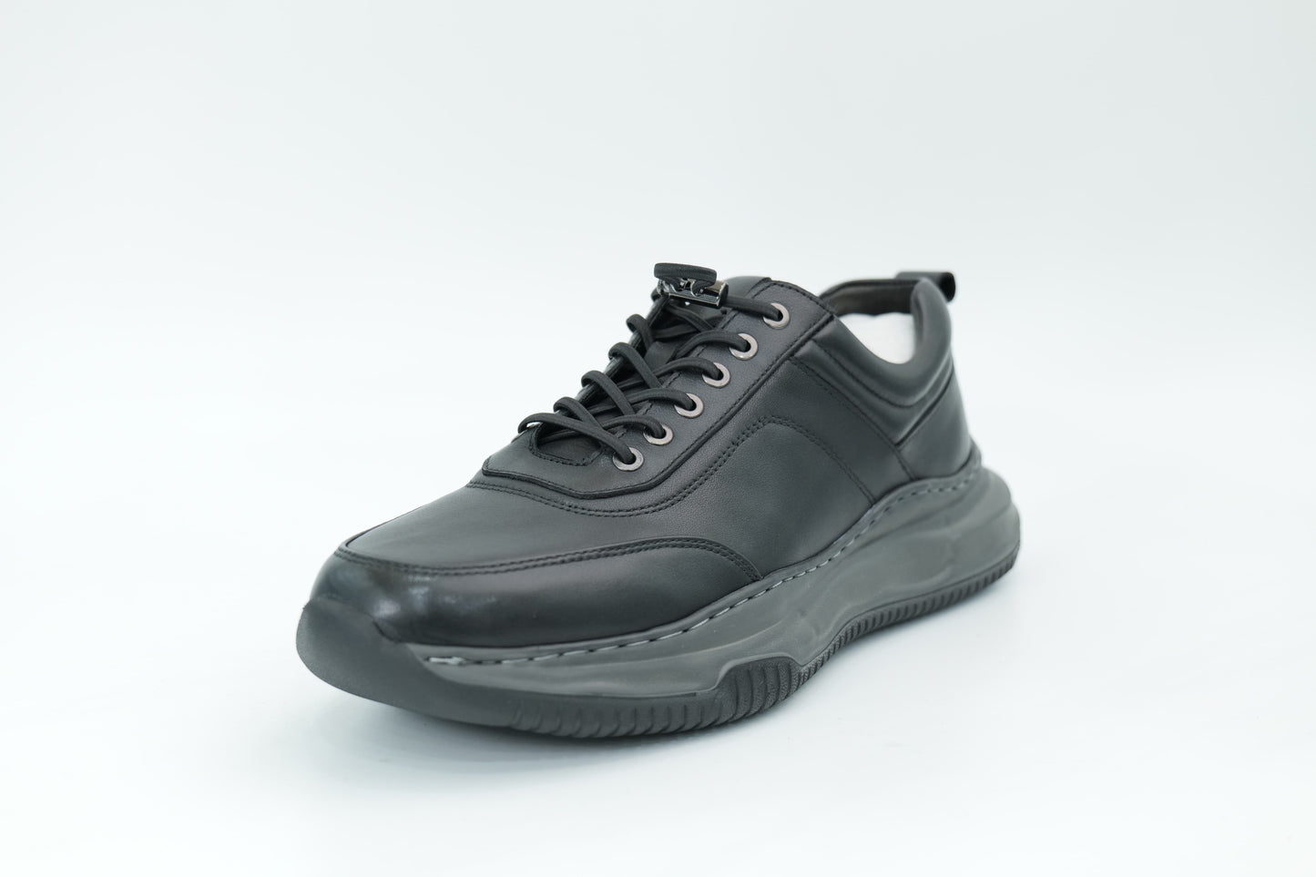 Sports shoes