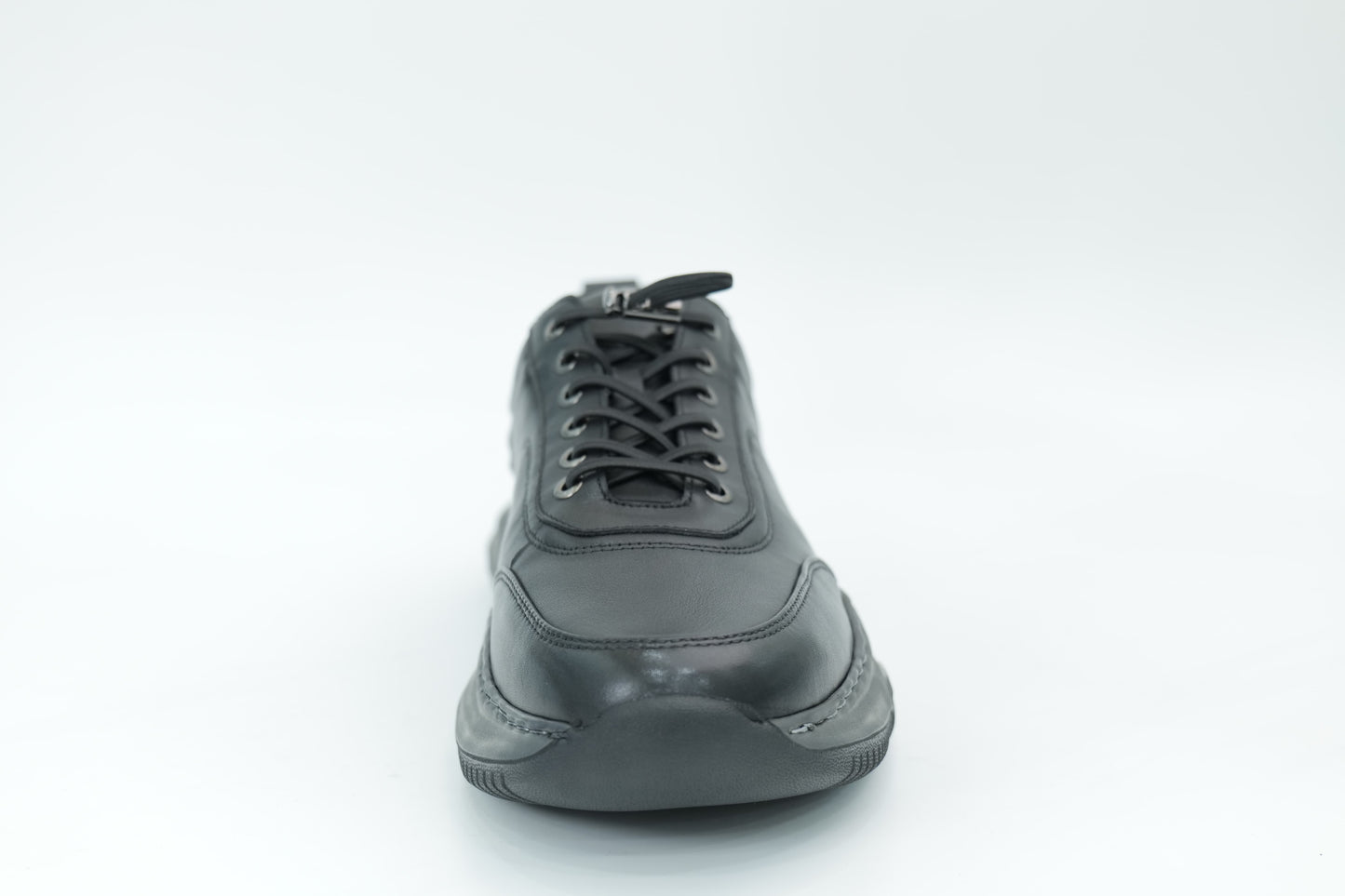 Sports shoes