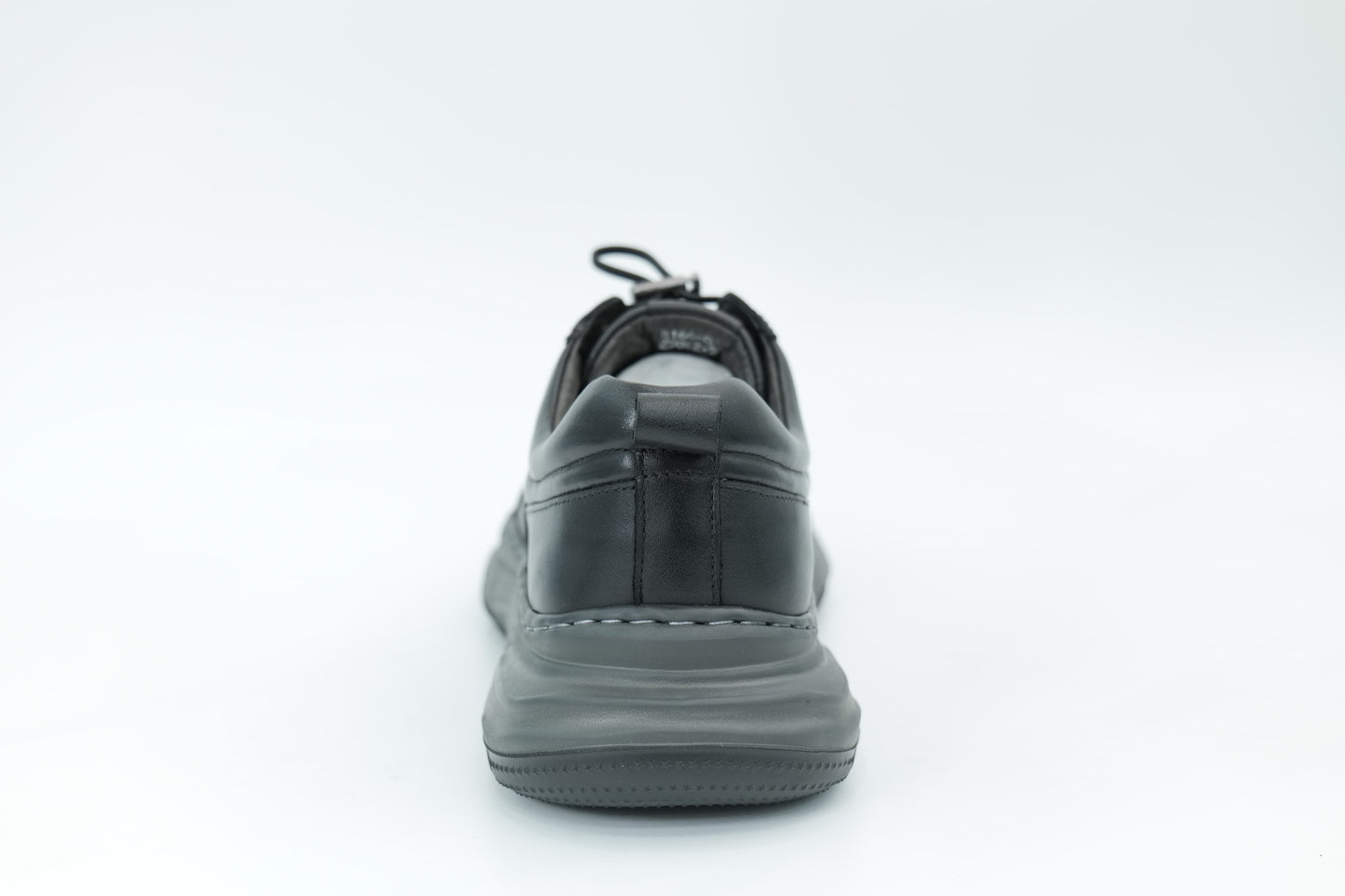 Sports shoes
