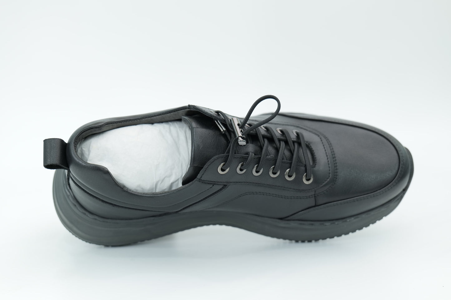 Sports shoes