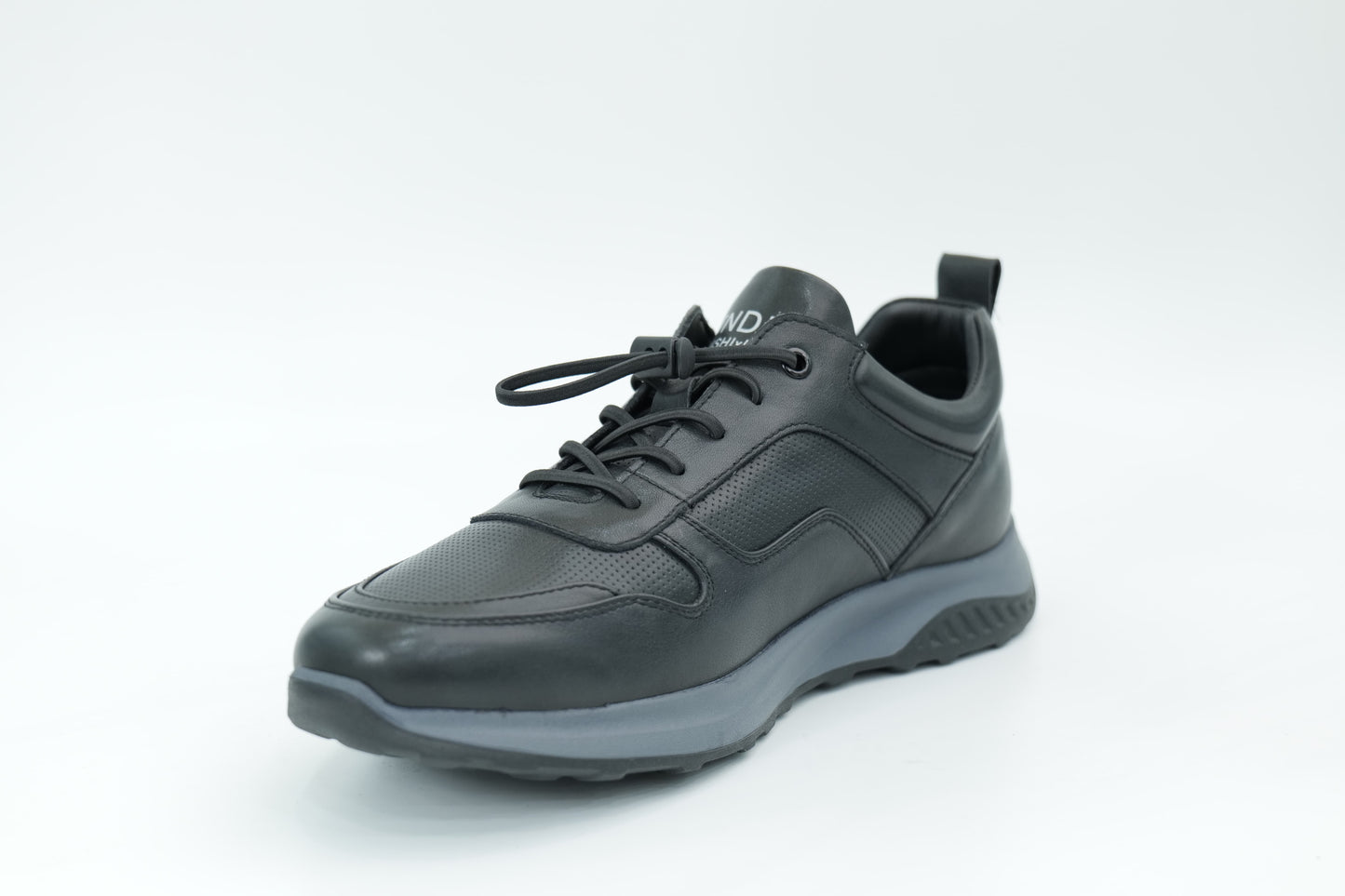 Sports shoes