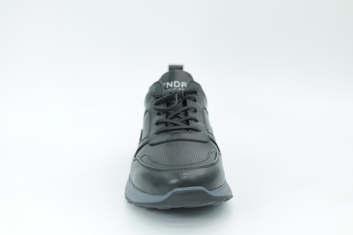 Sports shoes