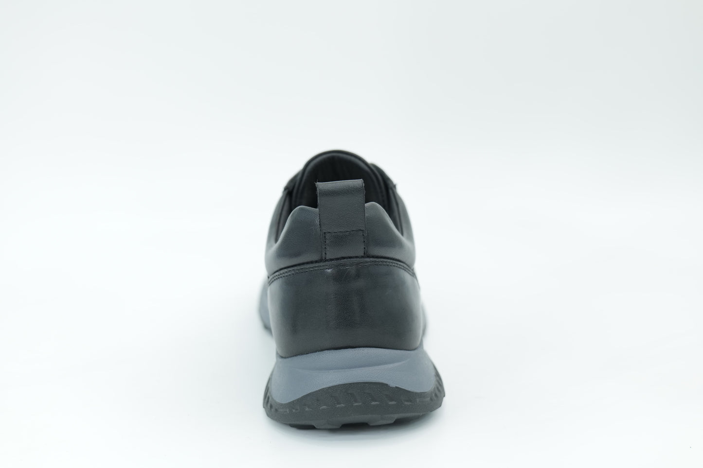 Sports shoes