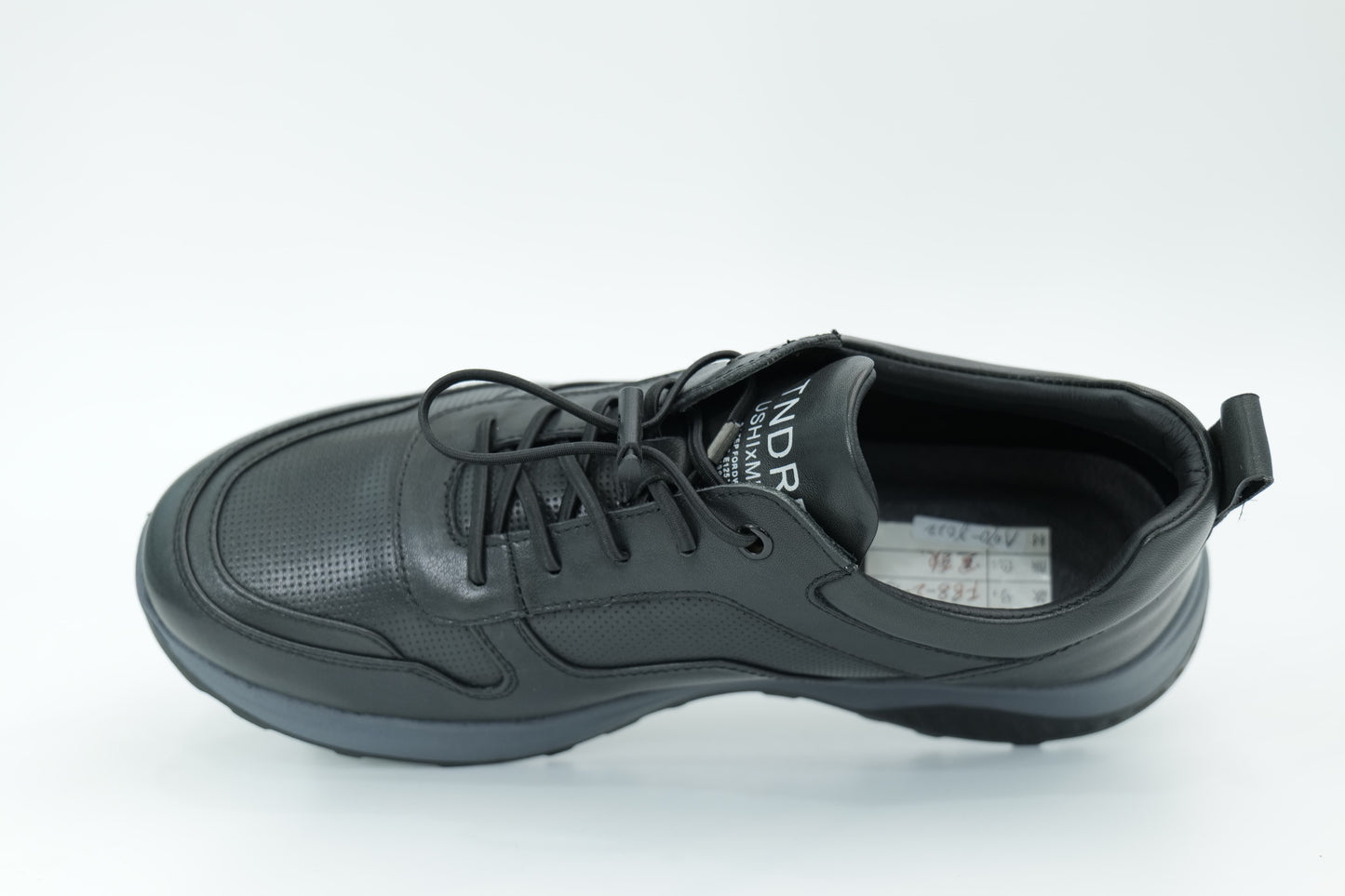 Sports shoes