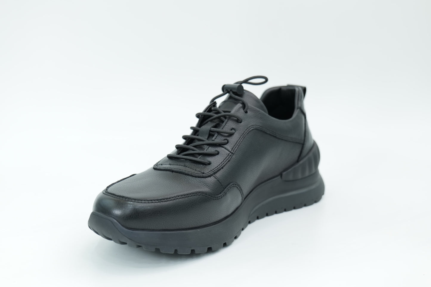 Sports shoes