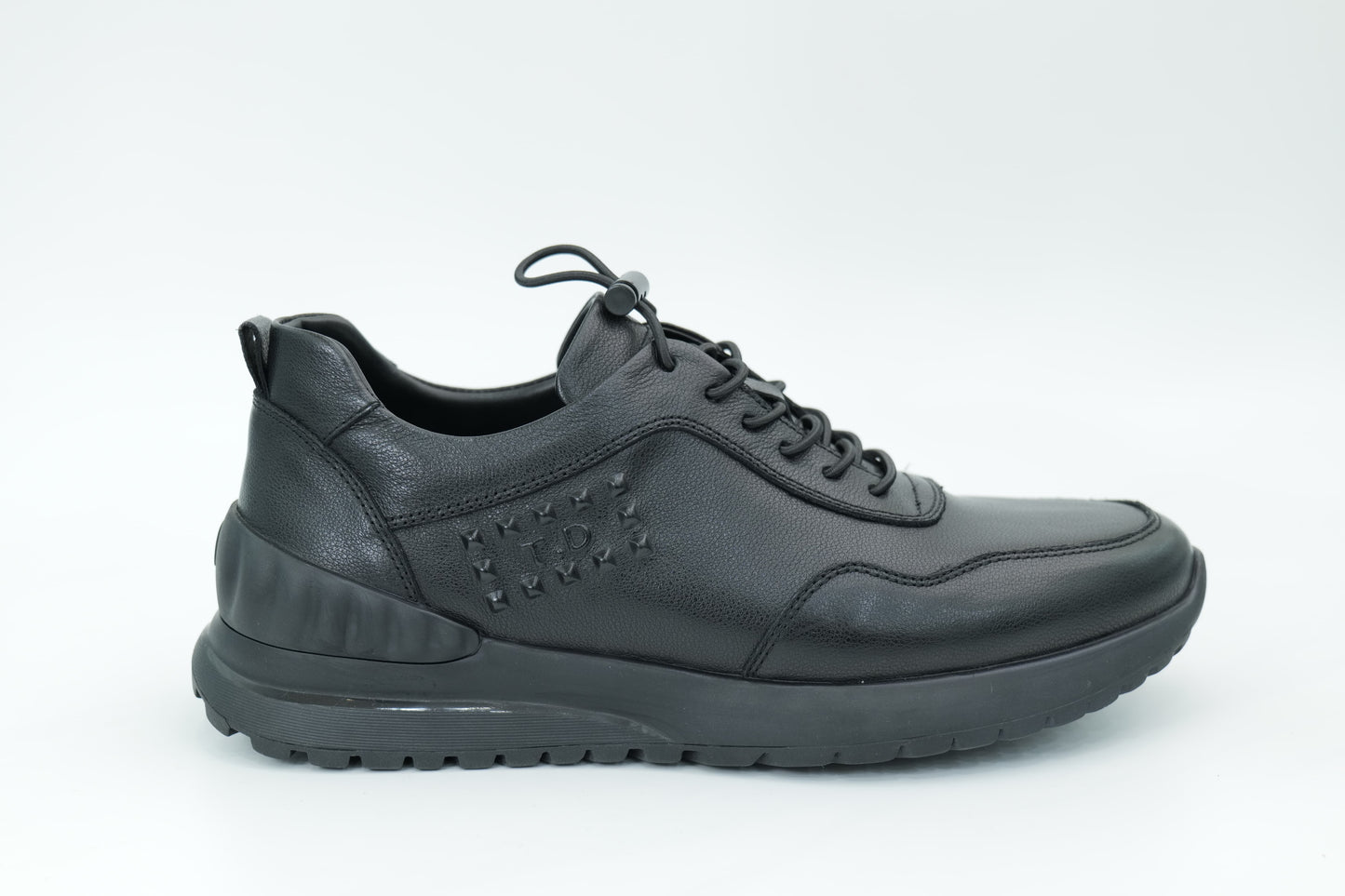 Sports shoes